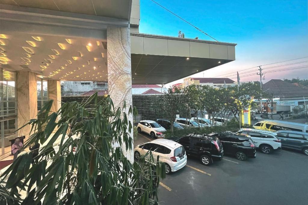 Kj Hotel Yogyakarta Eksteriør bilde