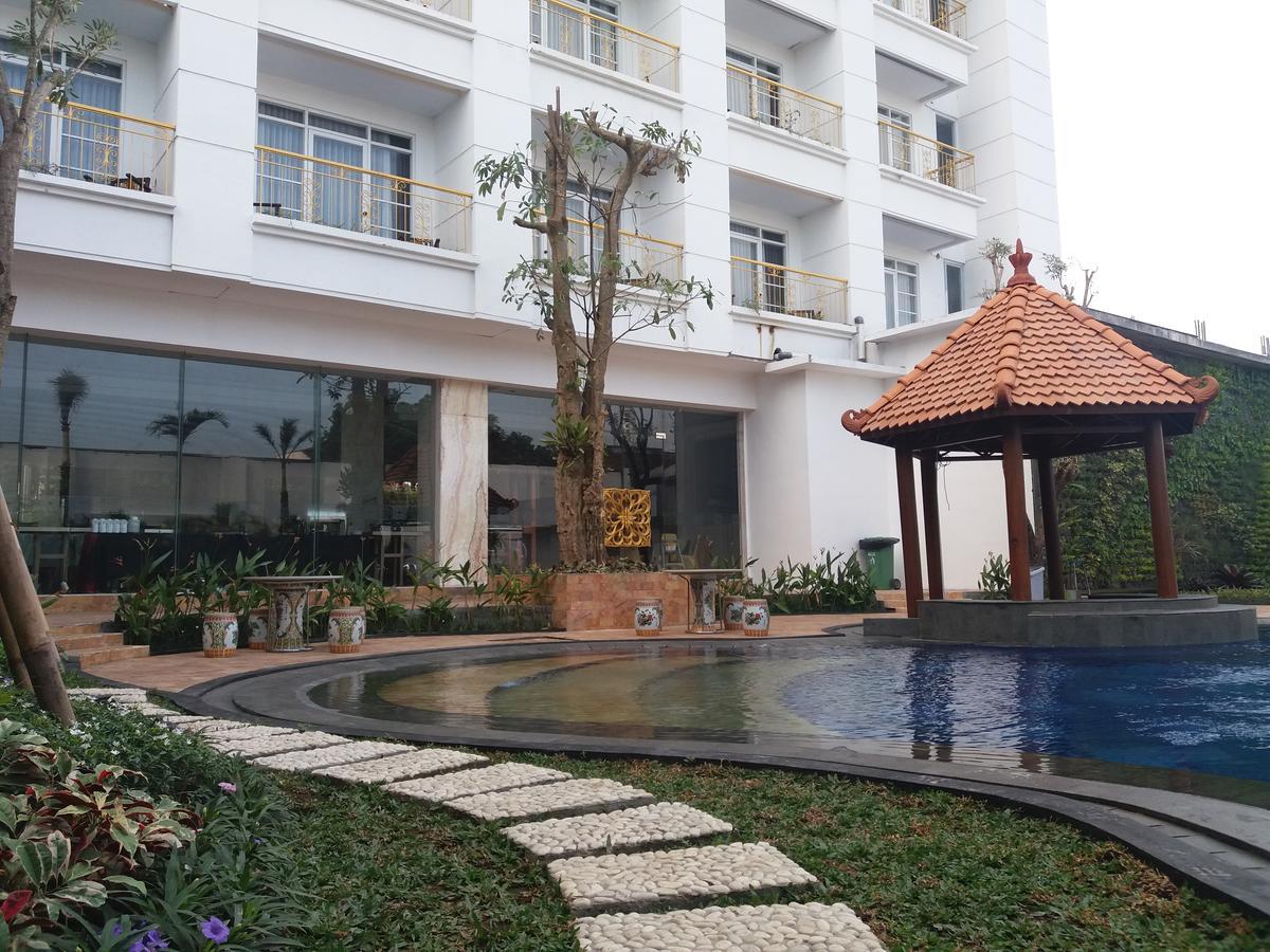 Kj Hotel Yogyakarta Eksteriør bilde